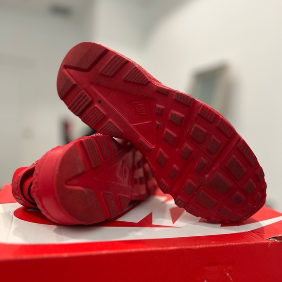 Triple red huarache run 6Y - Picture 7 of 7